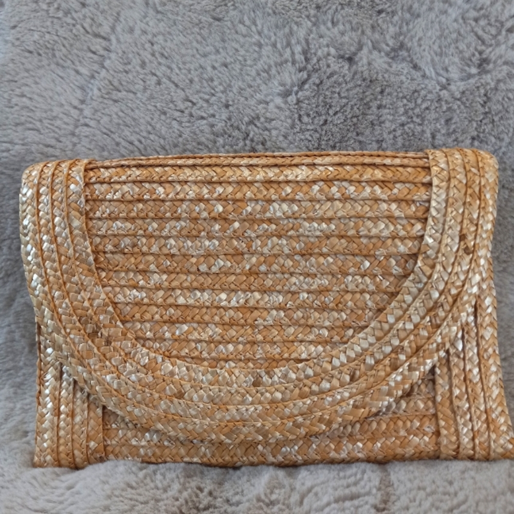 Woven straw hand bag